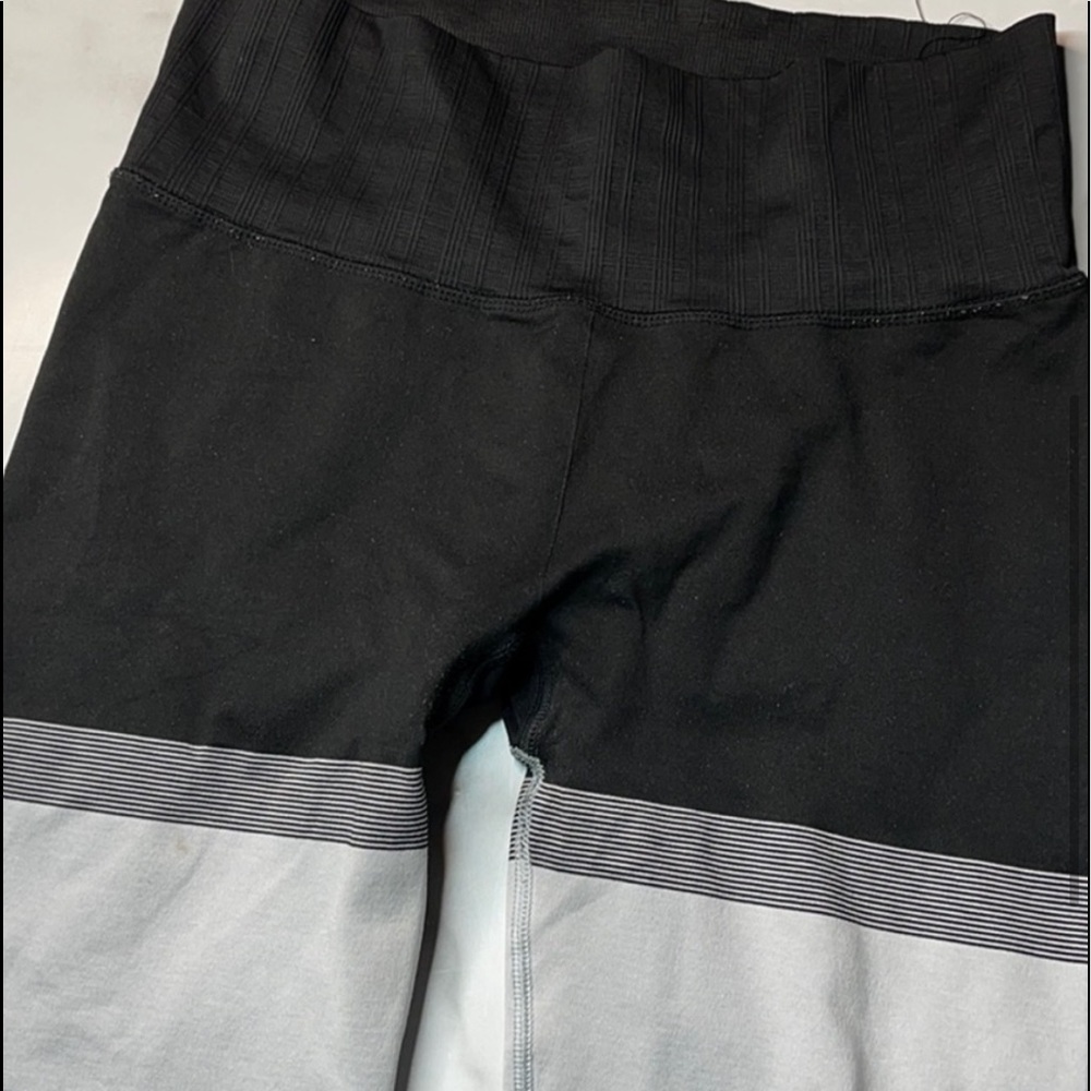 Athleta Intarsia high waist leggings M Colorblock GUC - Picture 5 of 11